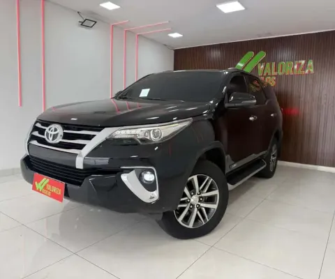 TOYOTA HILUX SW4 SRX 4x4 2.8 TDI 16V Dies. Aut.