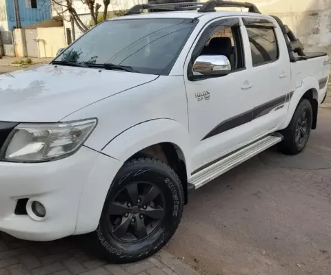 Toyota Hilux 2.7 SRV 4x4 ano 2015 completa 