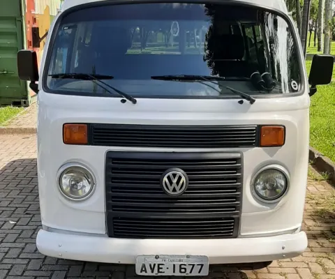 VOLKSWAGEN KOMBI à venda.