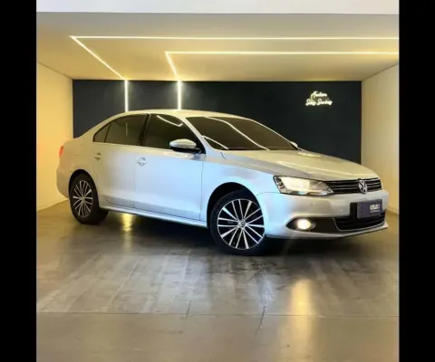 VOLKSWAGEN JETTA Highline 2.0 TSI 16V 4p Tiptronic