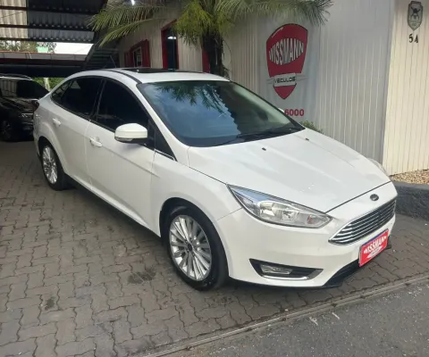 Focus sedan titanium