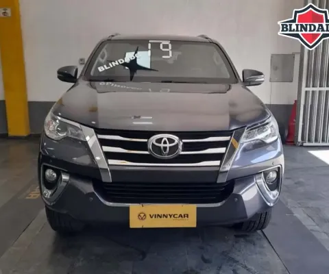 Toyota Hilux sw4 2019 2.7 srv 7 lugares 4x2 16v flex 4p automático