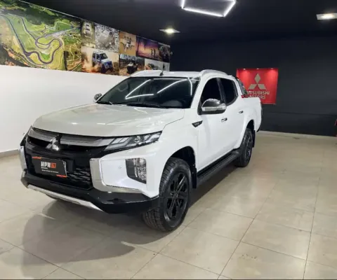 Mitsubishi L200 TRITON 2.4 16V TURBO DIESEL SPORT HPE-S CD 4P 4X4 AUTOMÁTICO