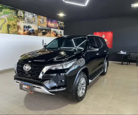 Toyota HILUX 2.8 D-4D TURBO DIESEL CD SRX 4X4 AUTOMÁTICO