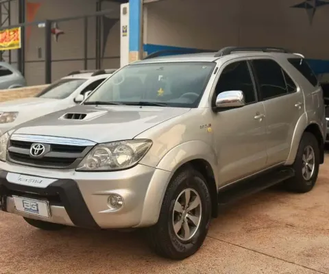 Hilux SW4 SRV D4-D 4x4 3.0 TDI Dies. Aut