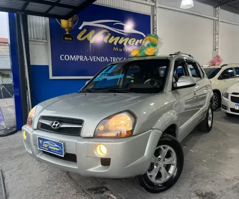 HYUNDAI TUCSON GLS 2011 COMPLETA, BANCOS DE COURO, KIT MULTIMIDIA, PNEUS NOVOS, KM BAIXO, VEICULO IM