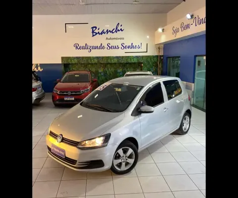 Volkswagen Fox Trendline 1.6 Flex 8V 5p  - Prata - 2014/2015