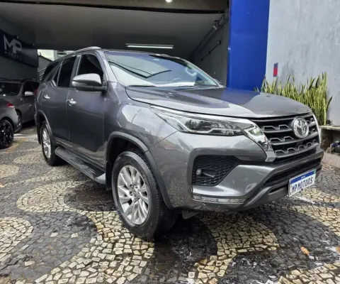 Toyota Hilux sw4 2021 2.7 vvt-i flex srv 7l 4x2 automático