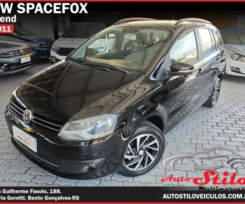 Volkswagen SpaceFox Trend 1.6 Flex. Câmbio manual. Amplo porta-malas.