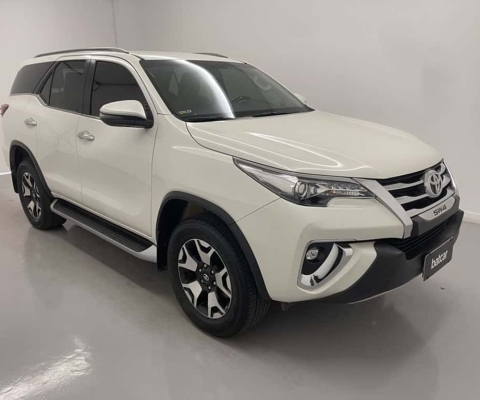 Toyota HILUX SW4 2.8 SRX DIAMOND 4X4 7 LUGARES 16V TURBO INTERCOOLER DIESEL 4P AUTOMÁTICO