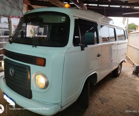 VOLKSWAGEN KOMBI à venda.