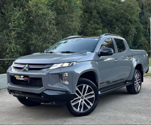 Mitsubishi L200 Triton S.Urban HPE-S 2.4 4x4 Die. Aut - Cinza - 2024/2025