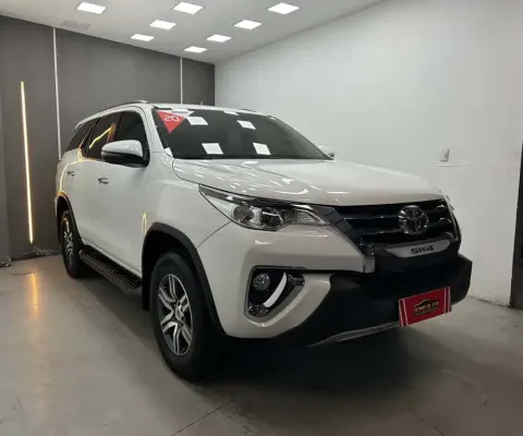 Toyota Hilux sw4 2020 2.7 srv 7 lugares 4x2 16v flex 4p automático