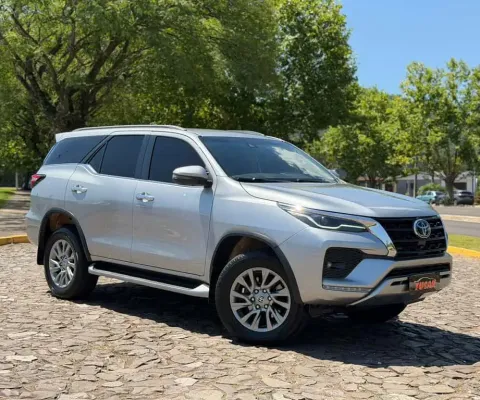 TOYOTA HILUX SW4 SRX 4x4 2.8 TDI 16V Dies. Aut.