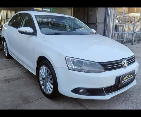 VW - VolksWagen JETTA Highline 2.0 TSI 16V 4p Tiptronic 2013 Gasolina