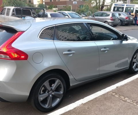 VOLVO V40 à venda.