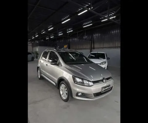 Volkswagen Fox TRACK 1.0 Flex 12V 5p - Prata - 2016/2017