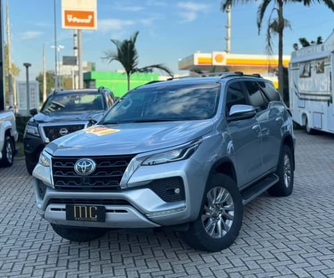 Toyota Hilux SW4 SRX 4x4 2.8 TDI 16V Dies. Aut.