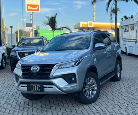 Toyota Hilux SW4 SRX 4x4 2.8 TDI 16V Dies. Aut.