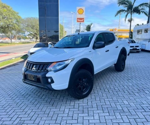 Mitsubishi L200 Tri. Outd. GLX 2.4 CD 4x4 Die. Mec.