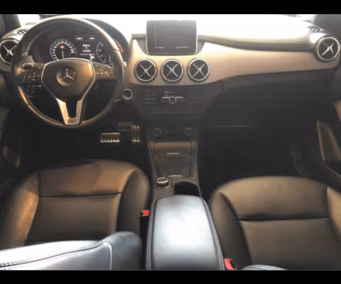 MERCEDES-BENZ B 200 à venda.