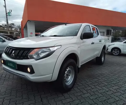 Mitsubishi L200 triton 2023 2.4 16v turbo diesel gl cd 4x4 manual