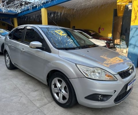 FORD FOCUS HATCH 1.6 FLEX MANUAL – DESEMPENHO, CONFORTO E CUSTO-BENEFÍCIO INCRÍVEL!