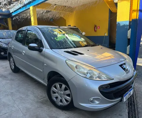 PEUGEOT 207 XR SPORT 1.4 – DESIGN JOVEM, ECONOMIA E BAIXA QUILOMETRAGEM!