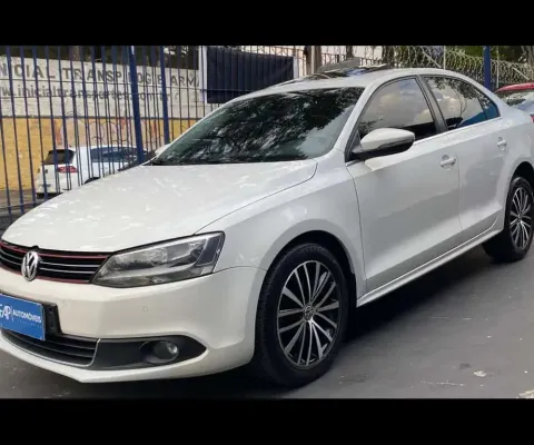 VOLKSWAGEN Jetta 2.0 4P TSI HIGHLINE 200 CV AUTOMÁTICO
