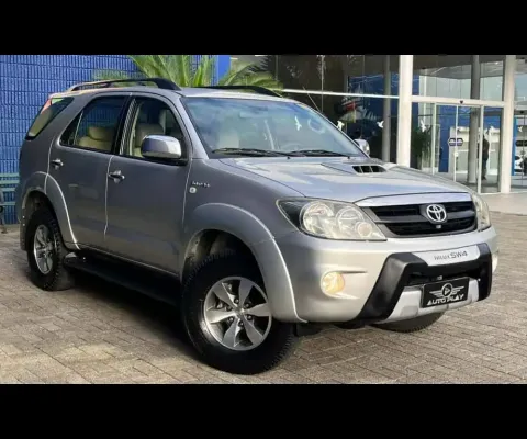 Toyota Hilux SW4 SRV D4-D 4x4 3.0 TDI Dies. Aut  - Prata - 2007/2007