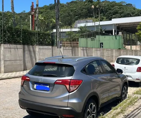 Carro revisado e com pneus novos.