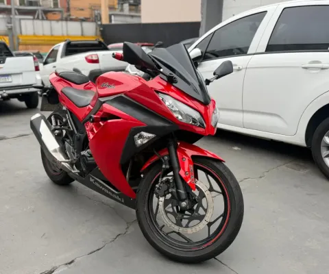 Kawasaki Ninja 300 carenada 2014 gasolina km baixo