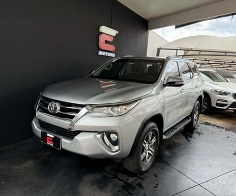 TOYOTA HILUX SW4 2.7 SR 4X2 16V 4P