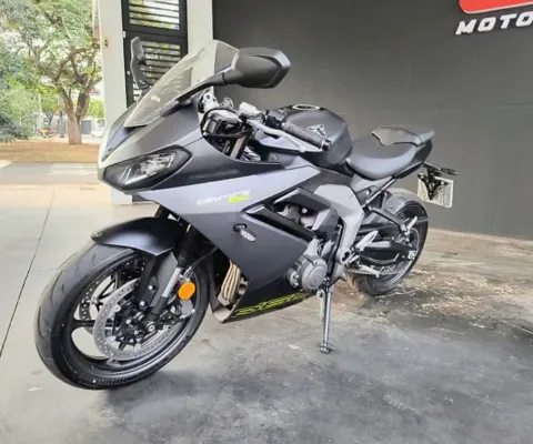 TRIUMPH DAYTONA 660