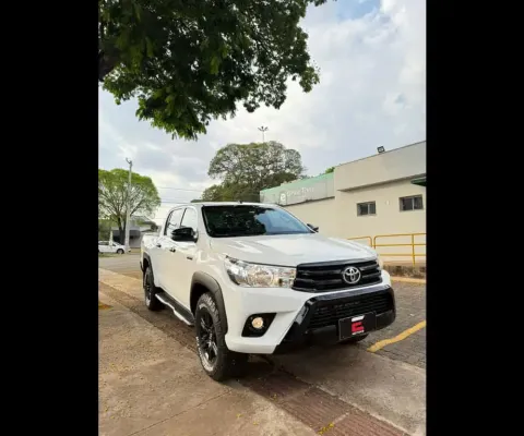 TOYOTA HILUX 2.8 SR CHALLENGE 4X4 CD TDI 4P