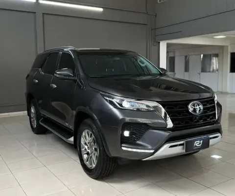 TOYOTA HILUX SW4 SRX 4x4 2.8 TDI 16V Dies. Aut.