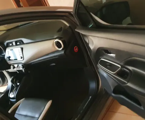 NISSAN VERSA à venda.