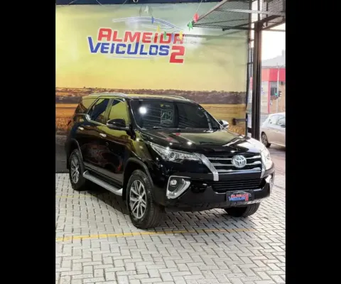 Toyota HILUX SW4 2.8 SRX 4X4 16V TURBO INTERCOOLER DIESEL 4P AUTOMÁTICO