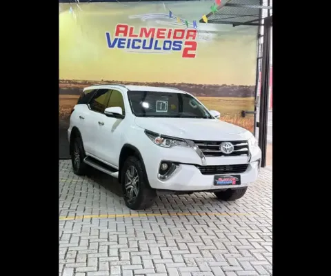Toyota HILUX SW4 2.7 SR 4X2 16V FLEX 4P AUTOMÁTICO