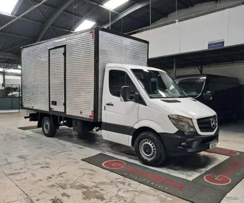 MERCEDES-BENZ 313 CHASSI COM BAÚ 2019