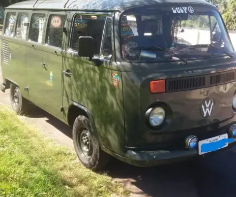 VOLKSWAGEN KOMBI à venda.