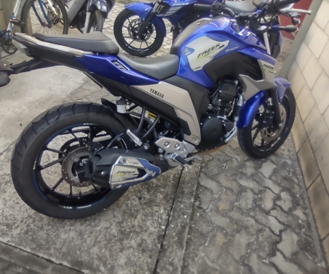 YAMAHA FZ25 à venda.