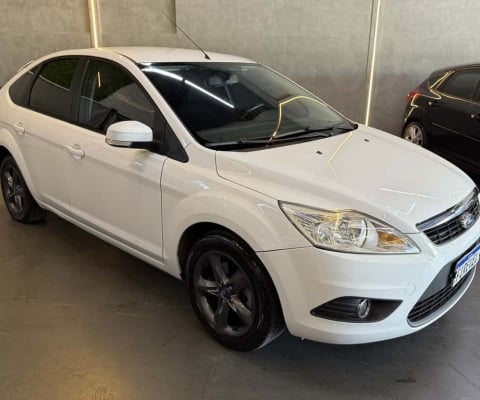 Focus Hatch 1.6 Mec. - Flex - 2013 