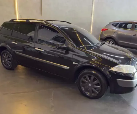 Megane Grand Tour Dynam. 1.6 Mec. - Flex - 2011