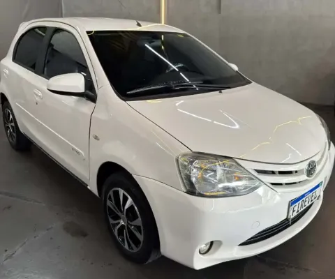 Etios Hatch X 1.3 Mec. - Flex - 2014