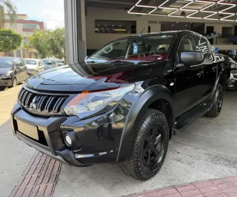 Mitsubishi L200 triton 2024 2.4 16v turbo diesel outdoor glx cd 4x4 manual