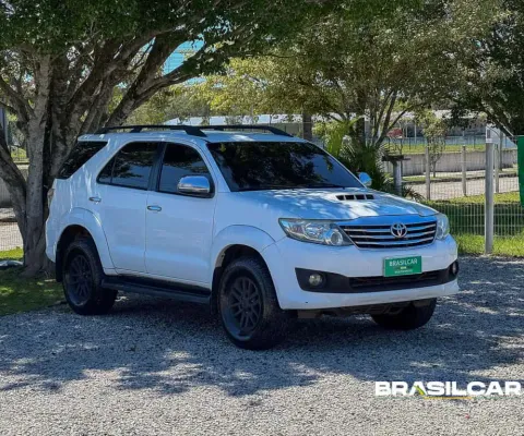 Toyota Hilux SW4 SRV D4-D 4x4 3.0 TDI Dies. Aut