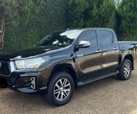TOYOTA HILUX à venda.
