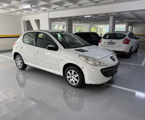 Peugeot 207 XR 1.4 2011, pneus novos, Documento pago, bom de andar