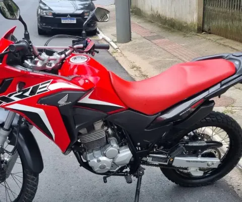 Honda XRE 300 ABS 2022, único dono, apenas 13.000 km, revisada concessionária 